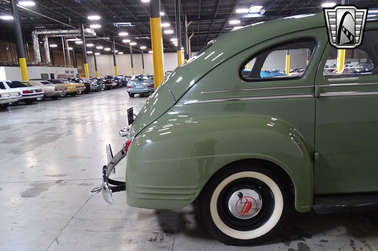 Plymouth-Deluxe-1941-9