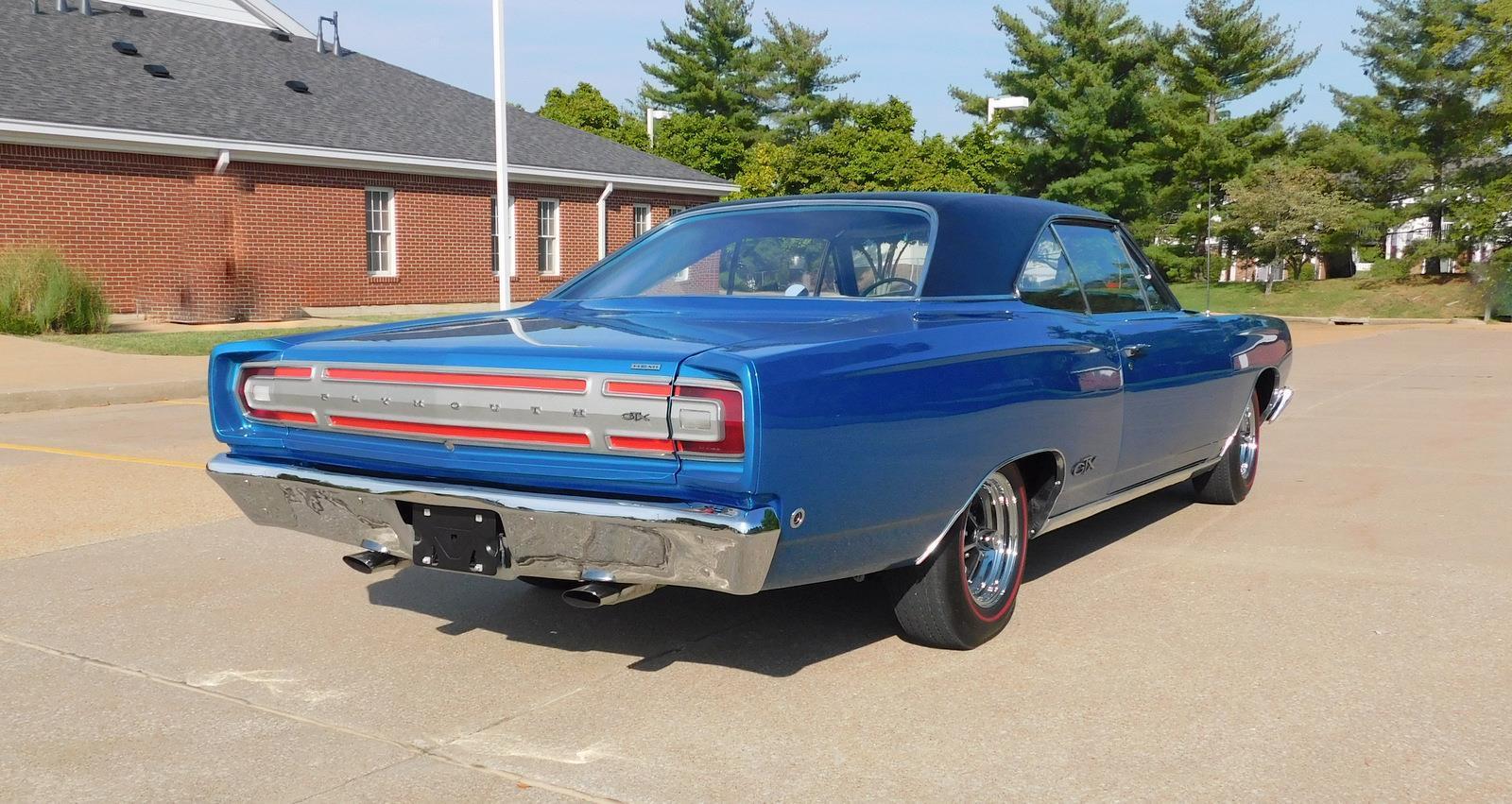 Plymouth-GTX-Coupe-1968-13