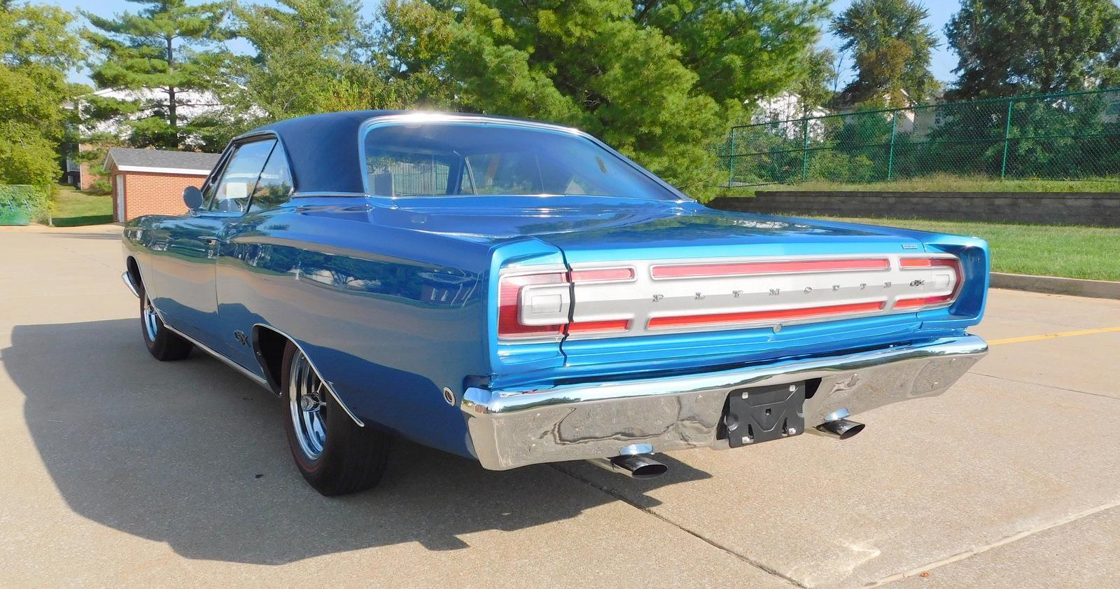 Plymouth-GTX-Coupe-1968-18