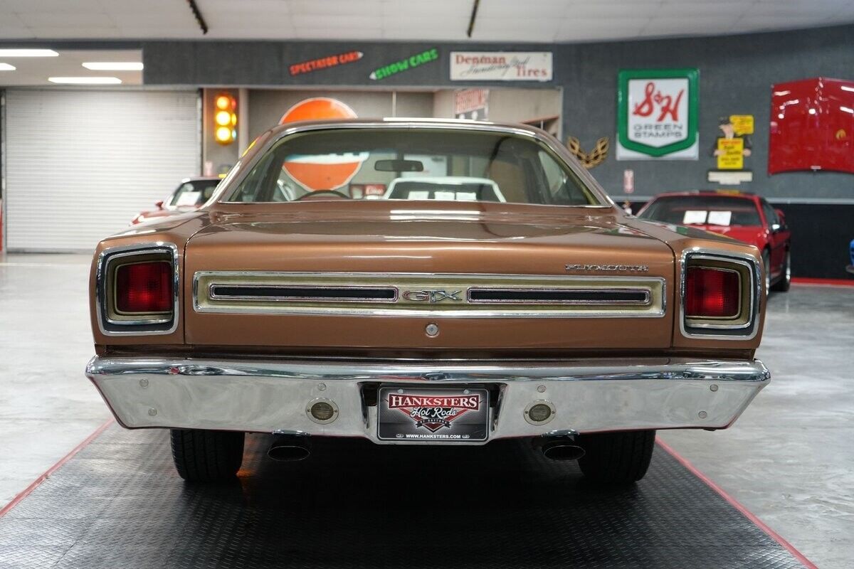 Plymouth-GTX-Coupe-1969-21