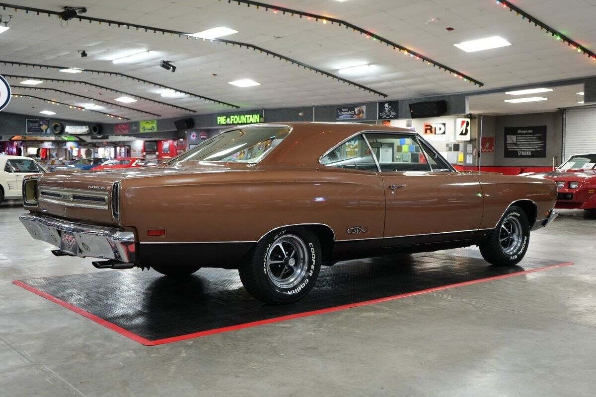 Plymouth-GTX-Coupe-1969-22