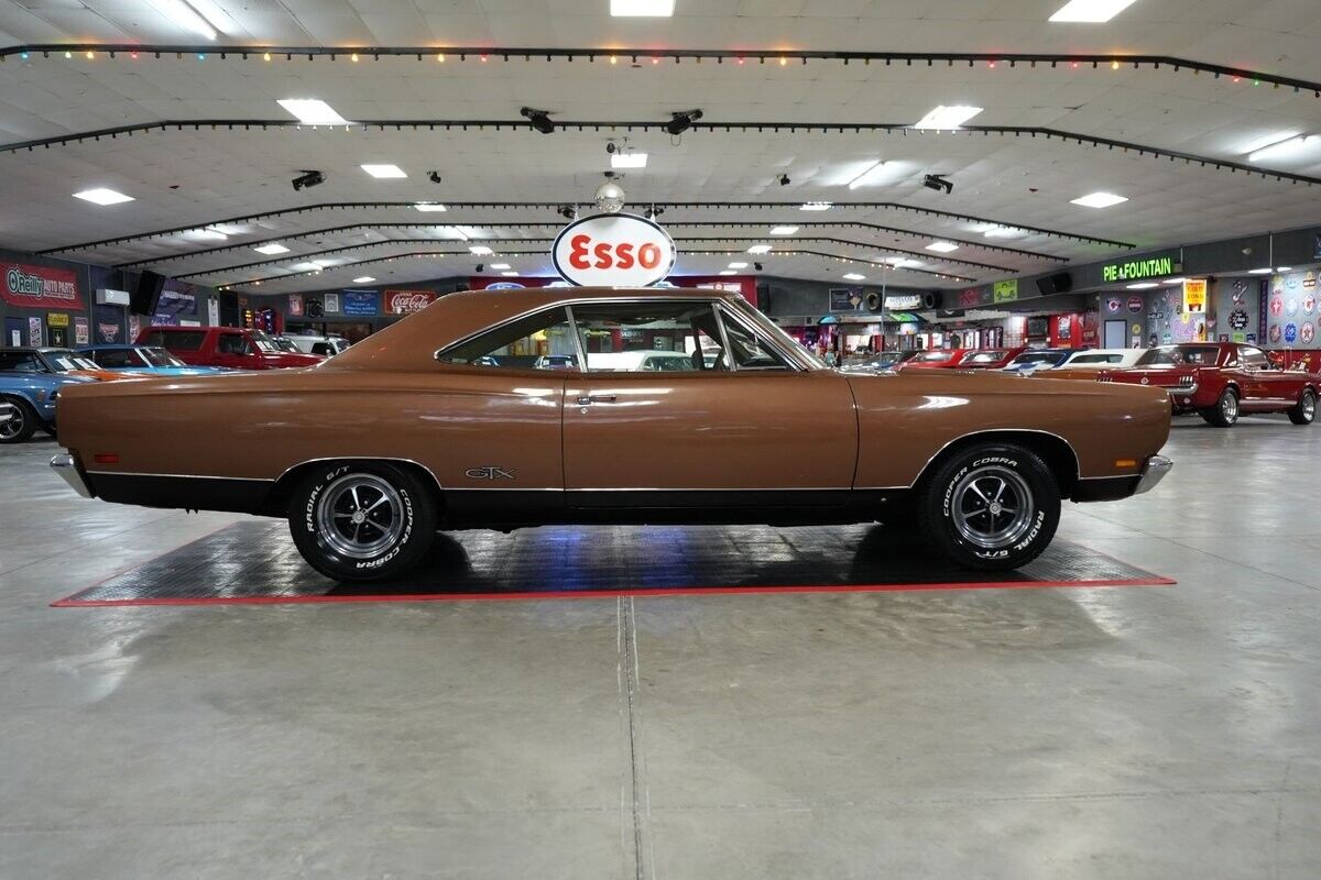 Plymouth-GTX-Coupe-1969-23