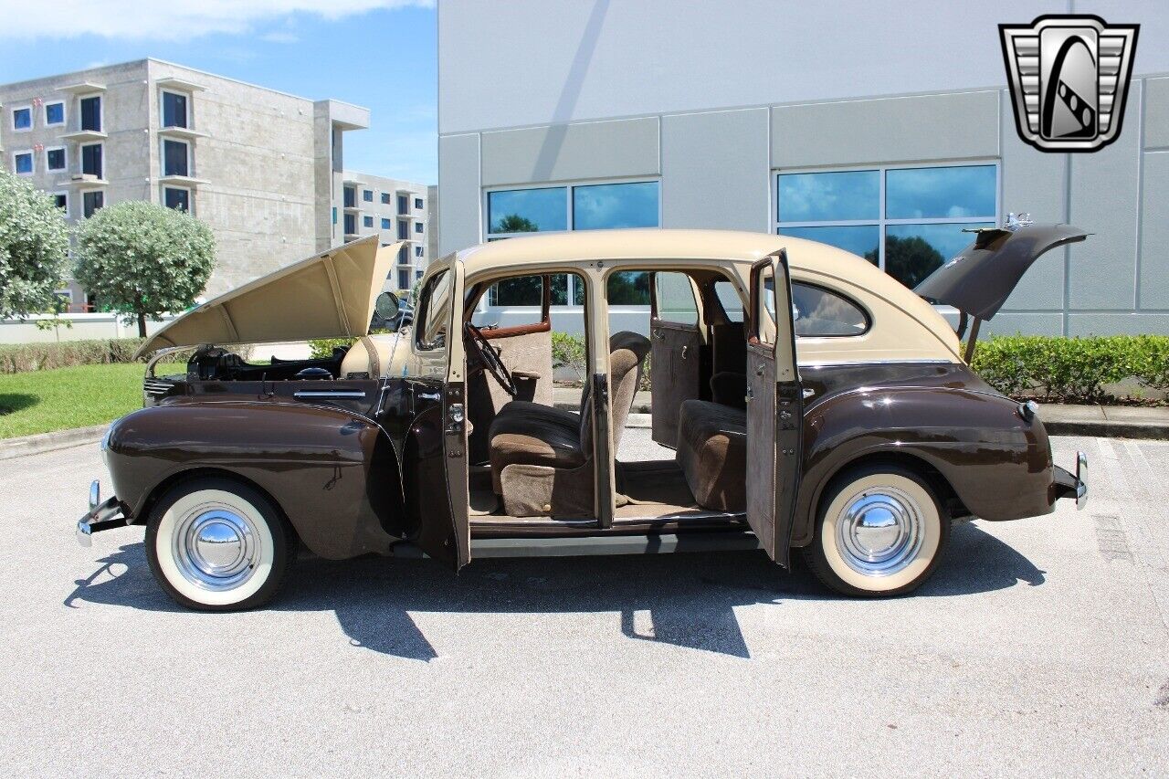 Plymouth-P10-Deluxe-Berline-1940-11