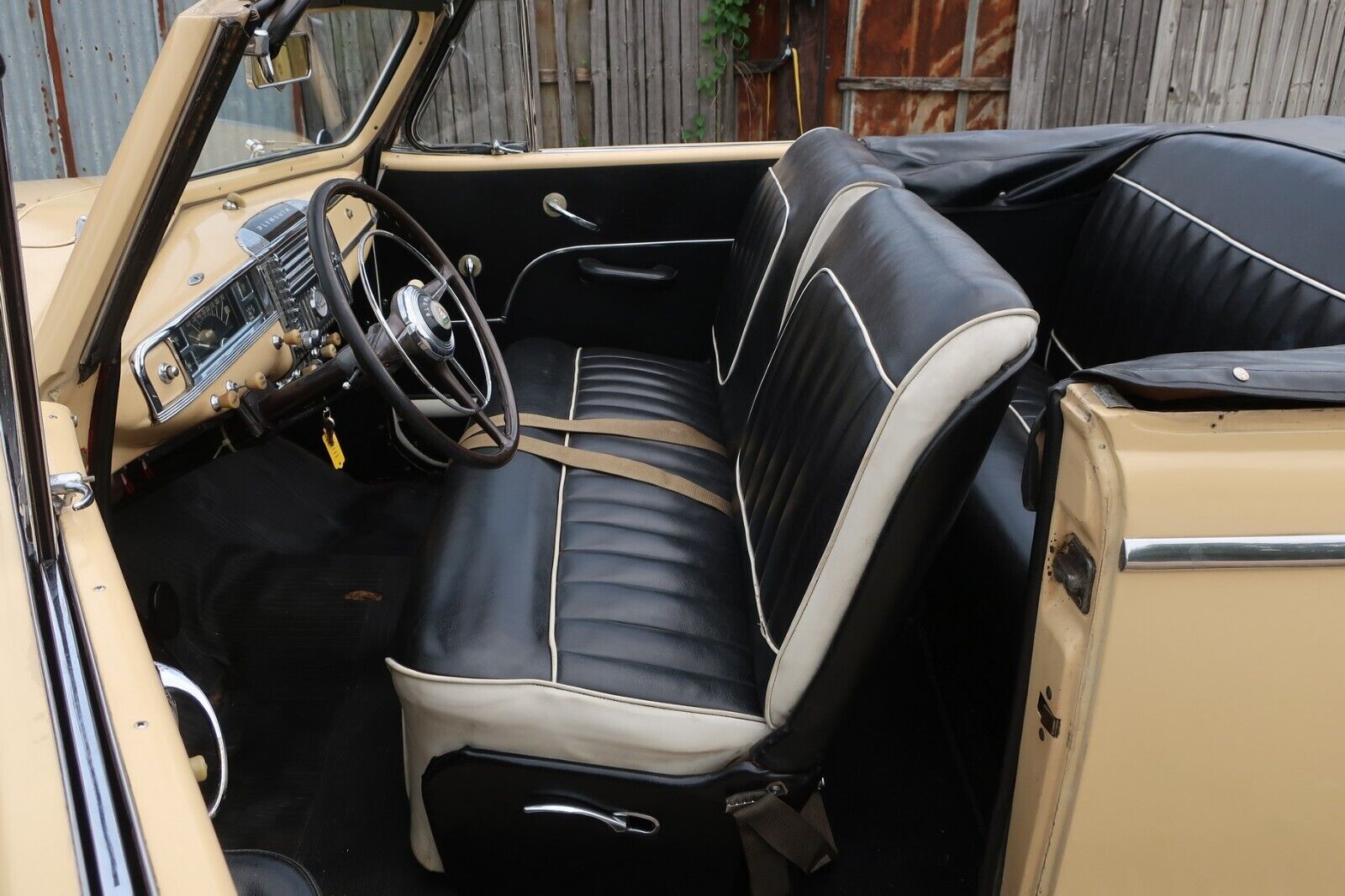 Plymouth-P15-Special-Deluxe-Cabriolet-1948-12