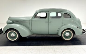 Plymouth-P6-Berline-1938-1