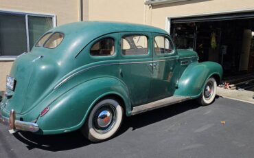 Plymouth-P8-touring-sedan-1939