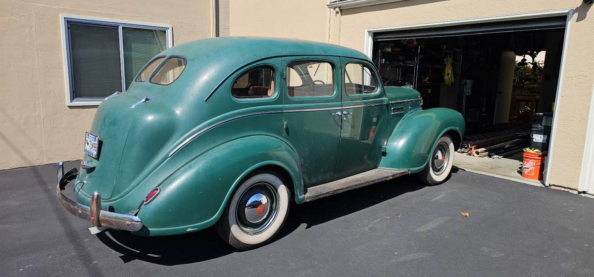 Plymouth-P8-touring-sedan-1939