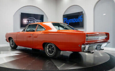 Plymouth-Road-Runner-1968-9