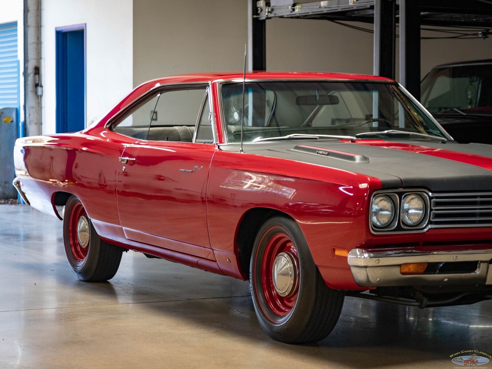 Plymouth-Road-Runner-1969-10