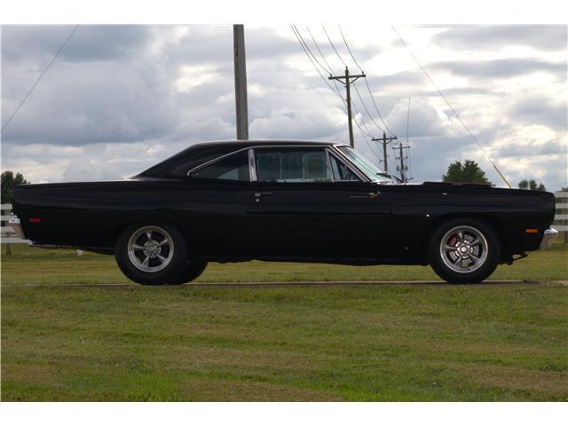 Plymouth-Road-Runner-1969-12