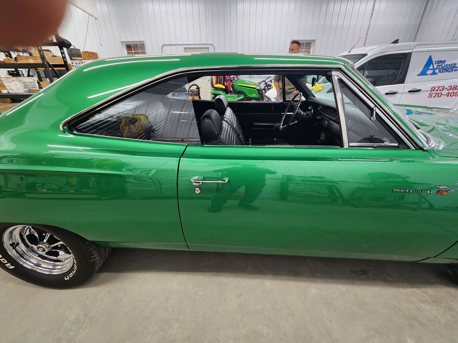 Plymouth-Road-Runner-1969-14