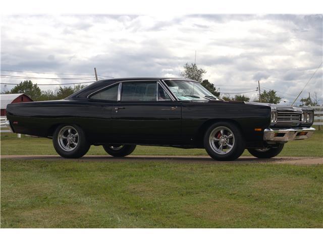 Plymouth-Road-Runner-1969-18