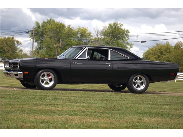 Plymouth-Road-Runner-1969-23