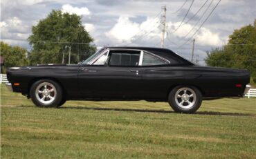 Plymouth-Road-Runner-1969-3