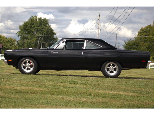 Plymouth-Road-Runner-1969-3