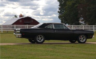 Plymouth-Road-Runner-1969-36