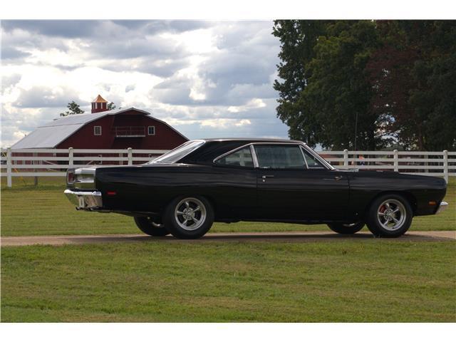 Plymouth-Road-Runner-1969-36