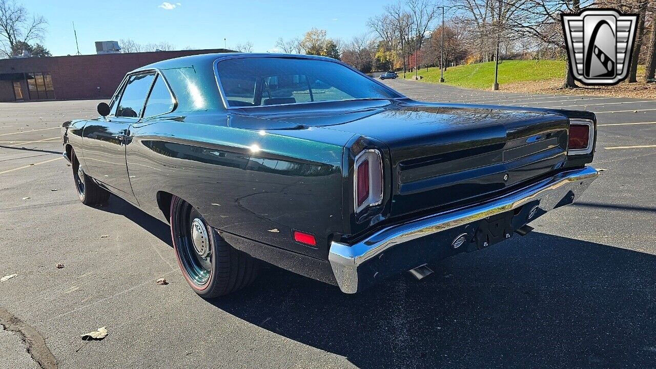 Plymouth-Road-Runner-1969-4