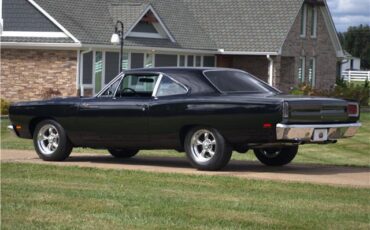 Plymouth-Road-Runner-1969-4