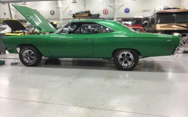 Plymouth-Road-Runner-1969-6