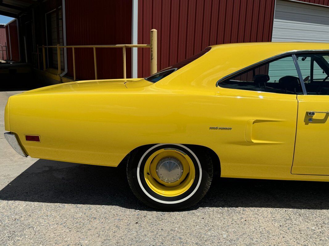 Plymouth-Road-Runner-1970-27