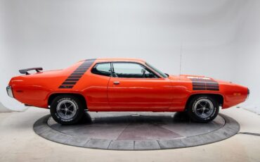 Plymouth-Road-Runner-1972-3