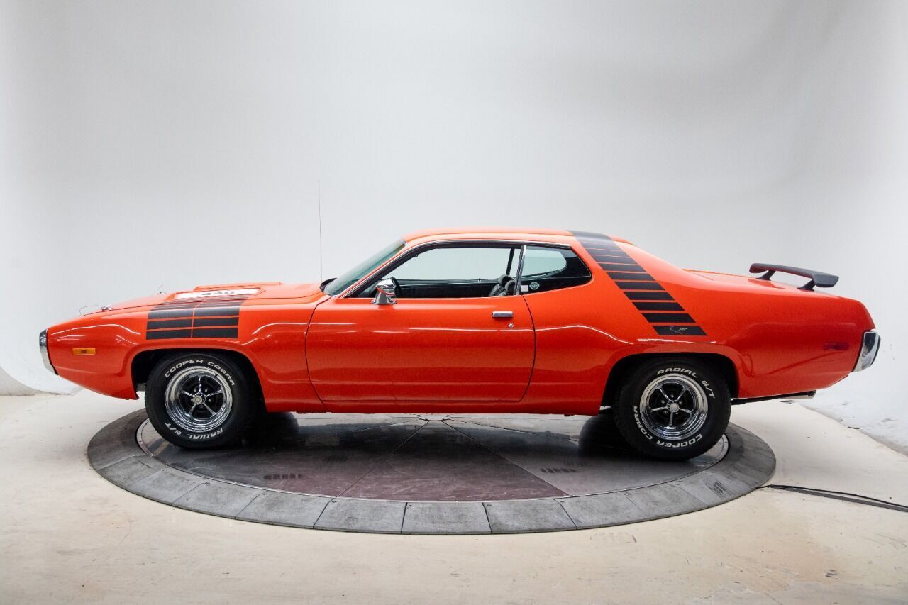 Plymouth-Road-Runner-1972-4