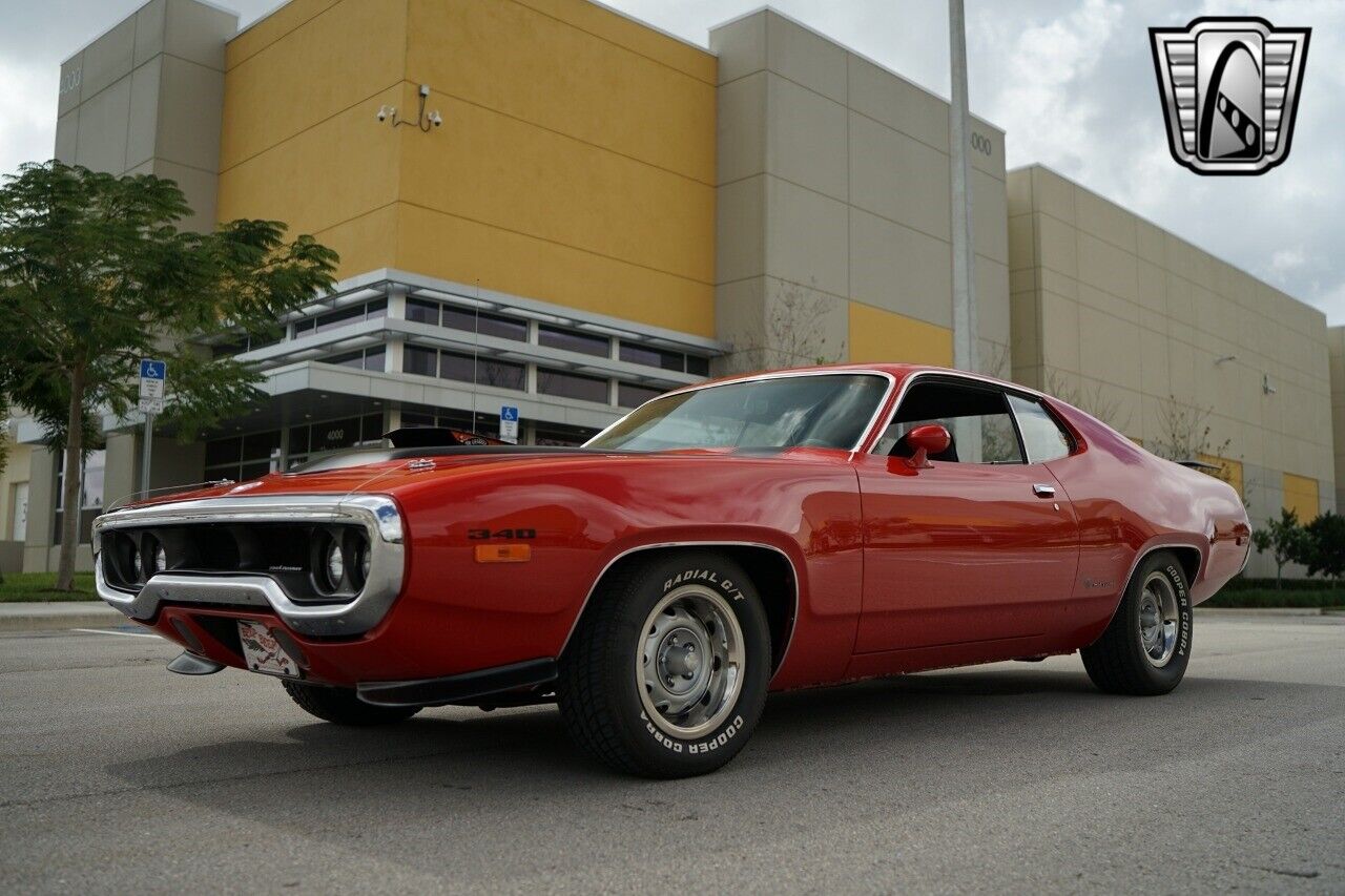 Plymouth-Road-Runner-1972-4