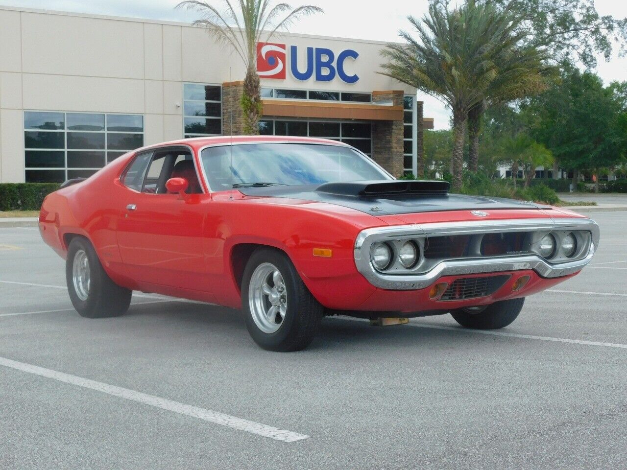 Plymouth-Road-Runner-1972-9