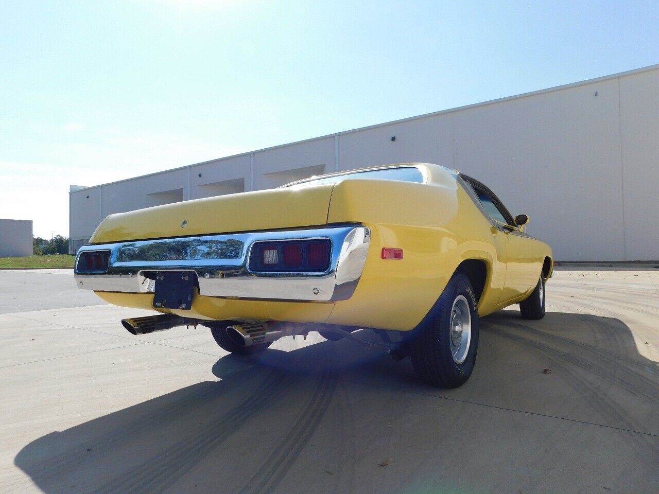 Plymouth-Road-Runner-1973-10