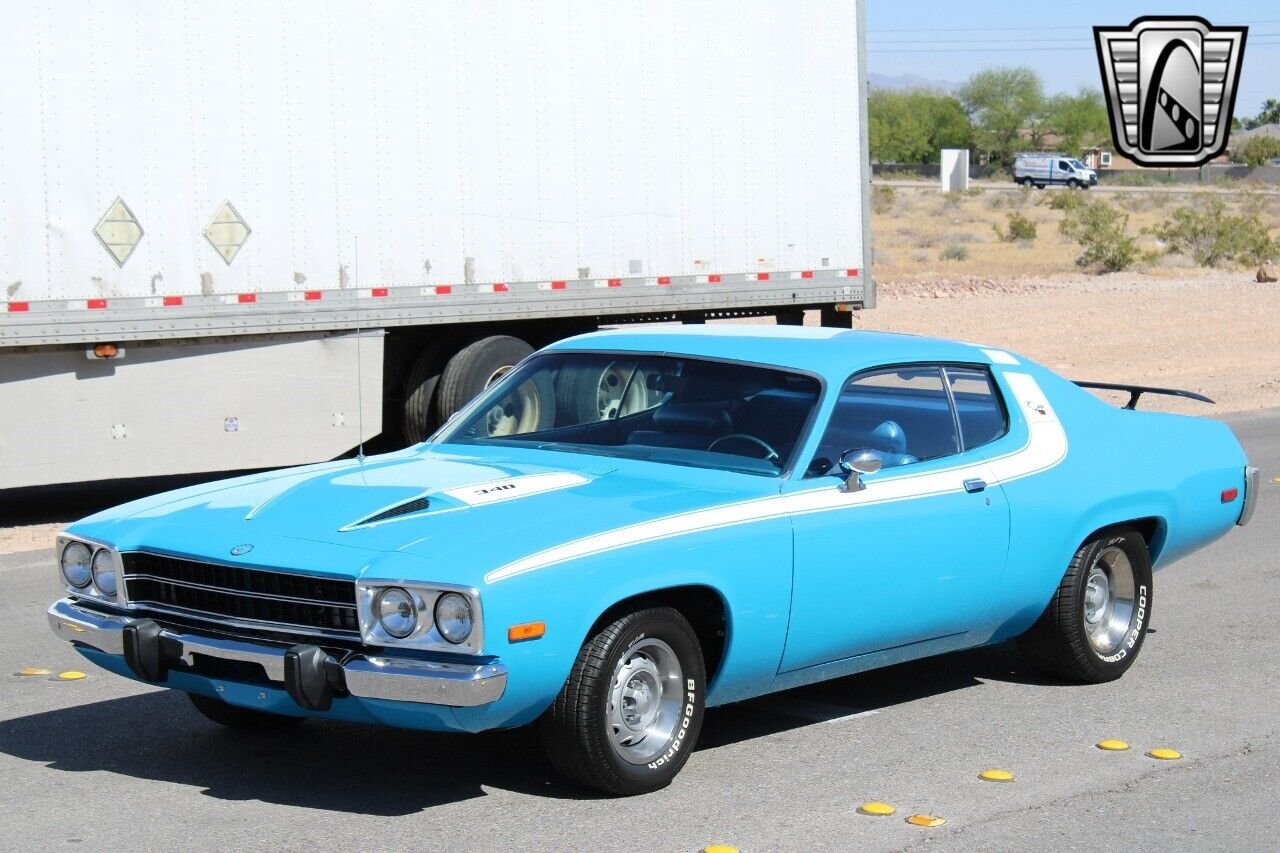 Plymouth-Road-Runner-1973-4