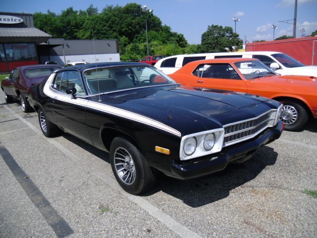 Plymouth-Road-Runner-1974-4