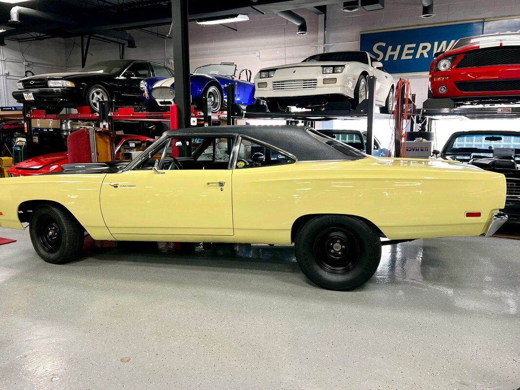 Plymouth-Road-Runner-Coupe-1969-1