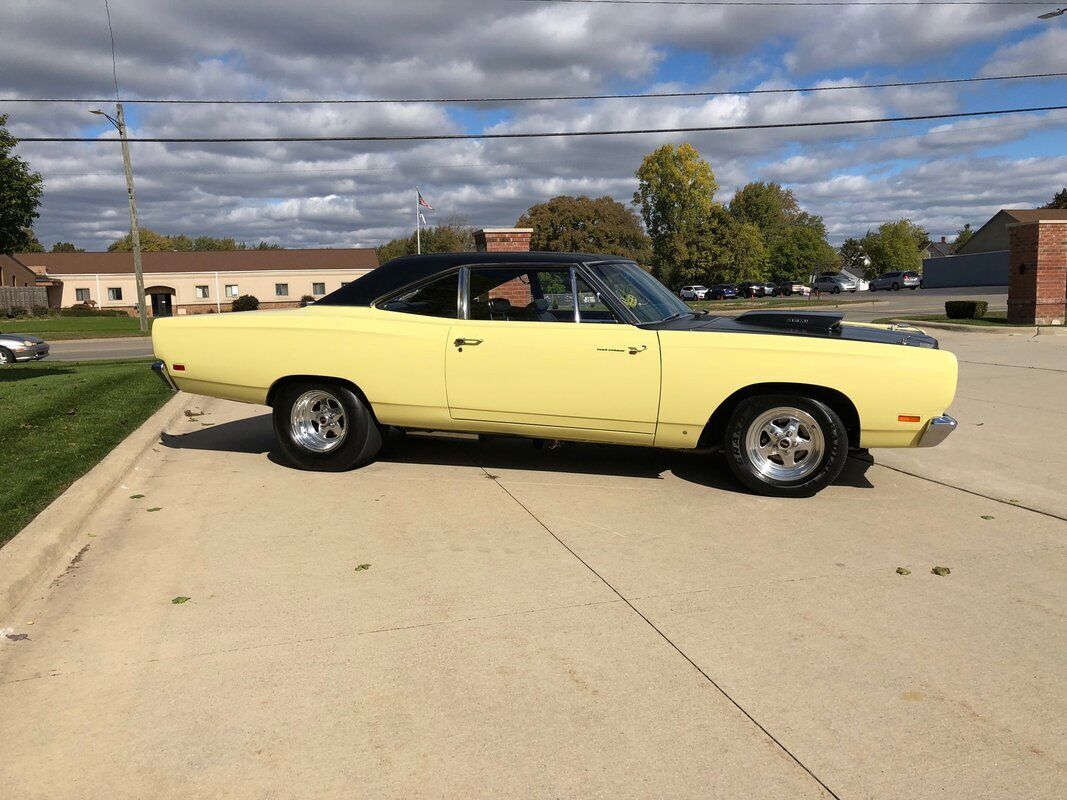 Plymouth-Road-Runner-Coupe-1969-9