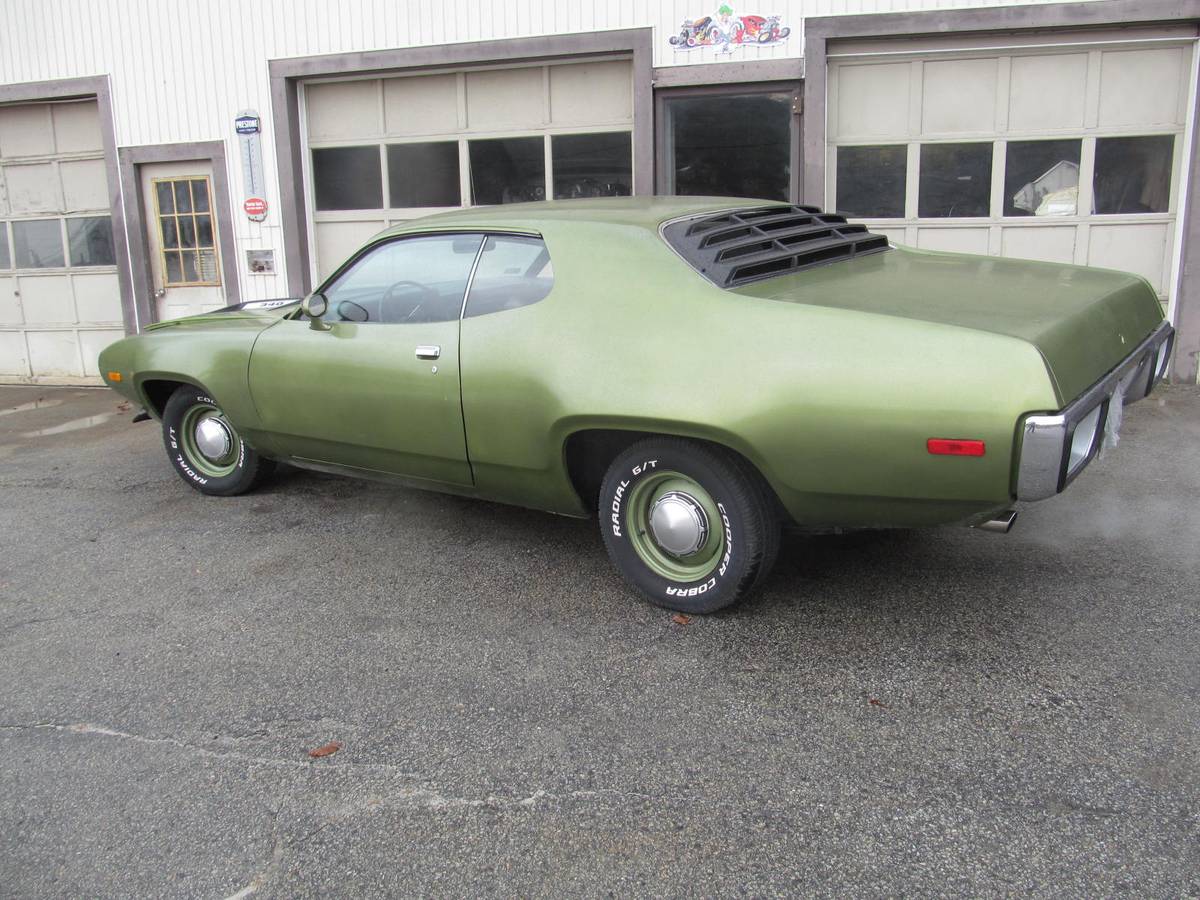 Plymouth-Road-runner-1972-7