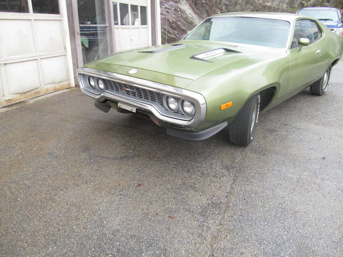 Plymouth-Road-runner-1972-8