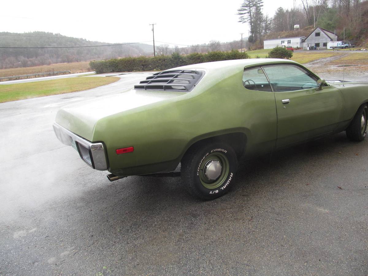 Plymouth-Road-runner-1972-9