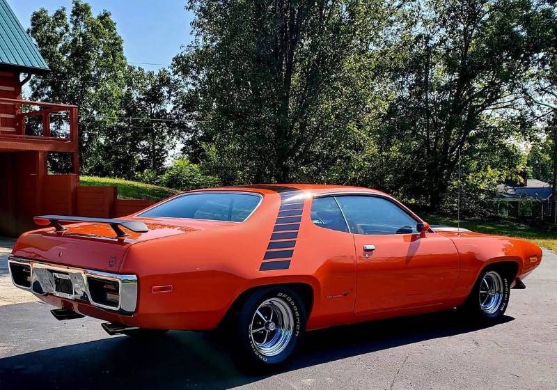 Plymouth-Road-runner-1972-9