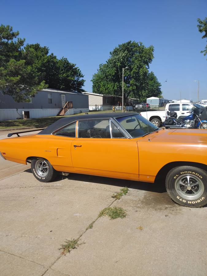 Plymouth-Roadrunner-1970-2