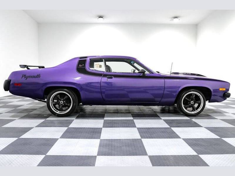 Plymouth-Roadrunner-1973-2