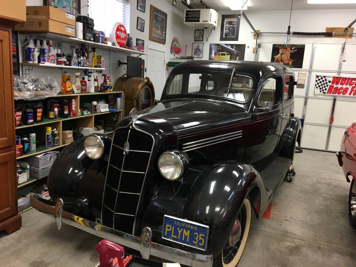 Plymouth-Sedan-1935-4