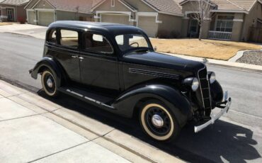 Plymouth-Sedan-1935-6