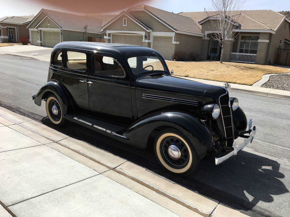 Plymouth-Sedan-1935-6