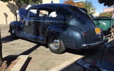 Plymouth-Special-Deluxe-Berline-1948