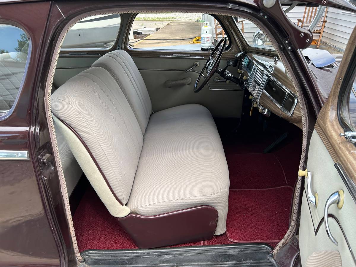 Plymouth-Special-deluxe-1948-16