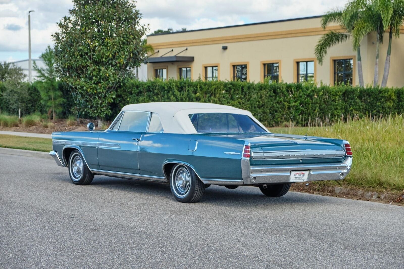 Pontiac-Bonneville-1963-3