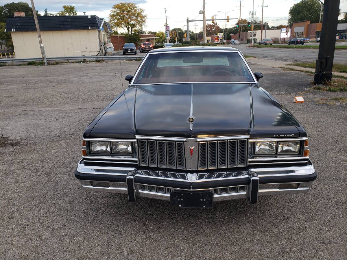 Pontiac-Bonneville-1979-5