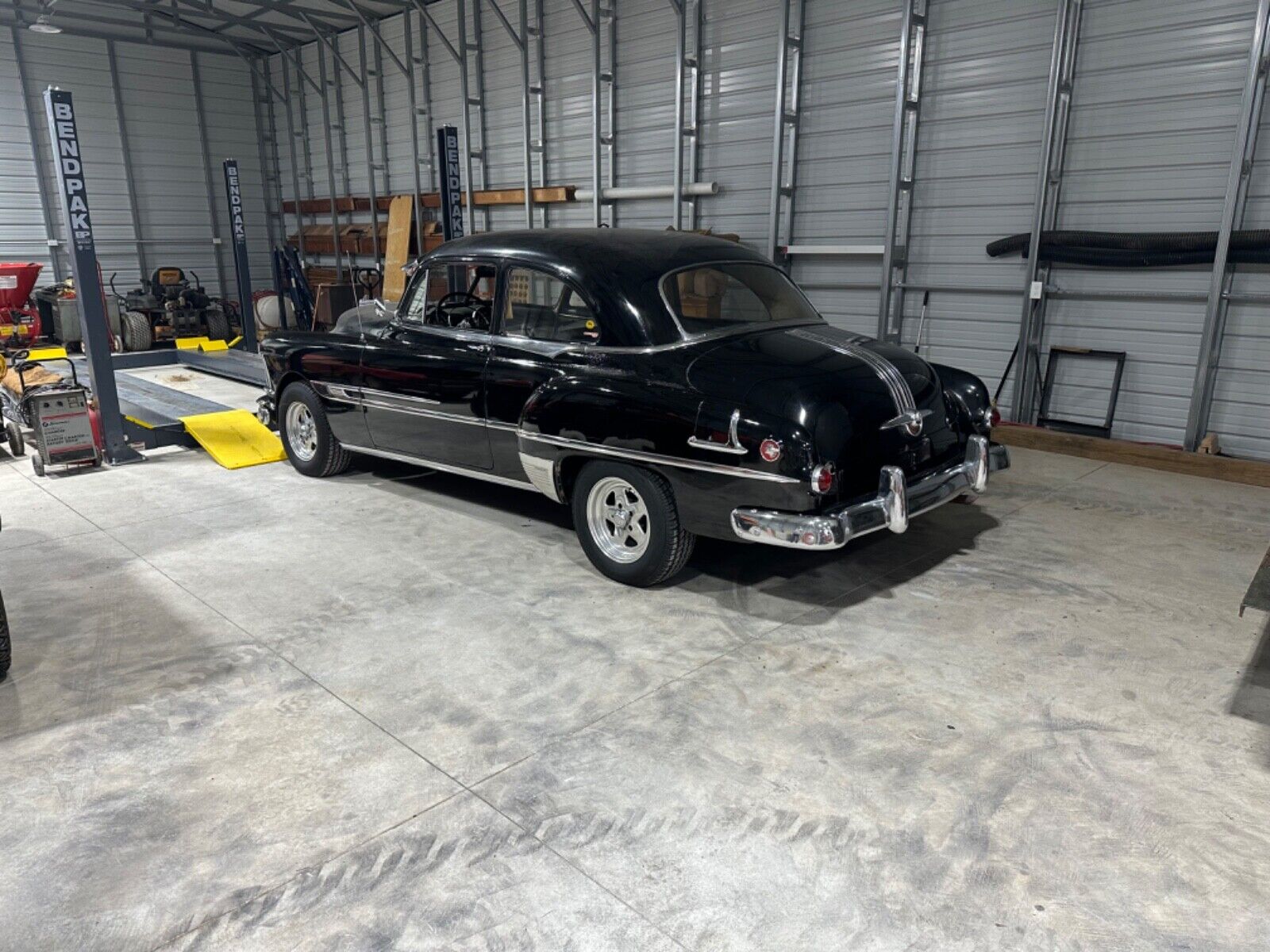 Pontiac-Chieftain-Coupe-1952-3