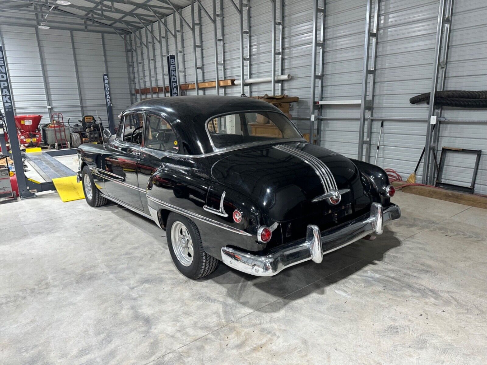 Pontiac-Chieftain-Coupe-1952-4