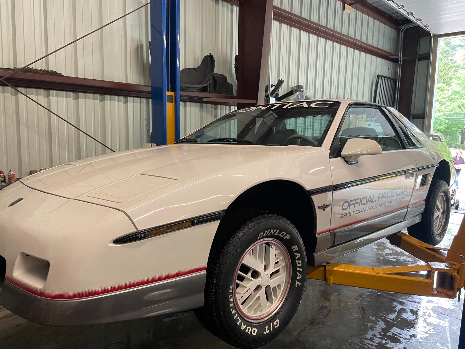 Pontiac-Fiero-1984-33